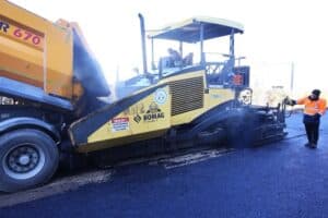 Erenler Belediyesi asfaltta hız kesmiyor